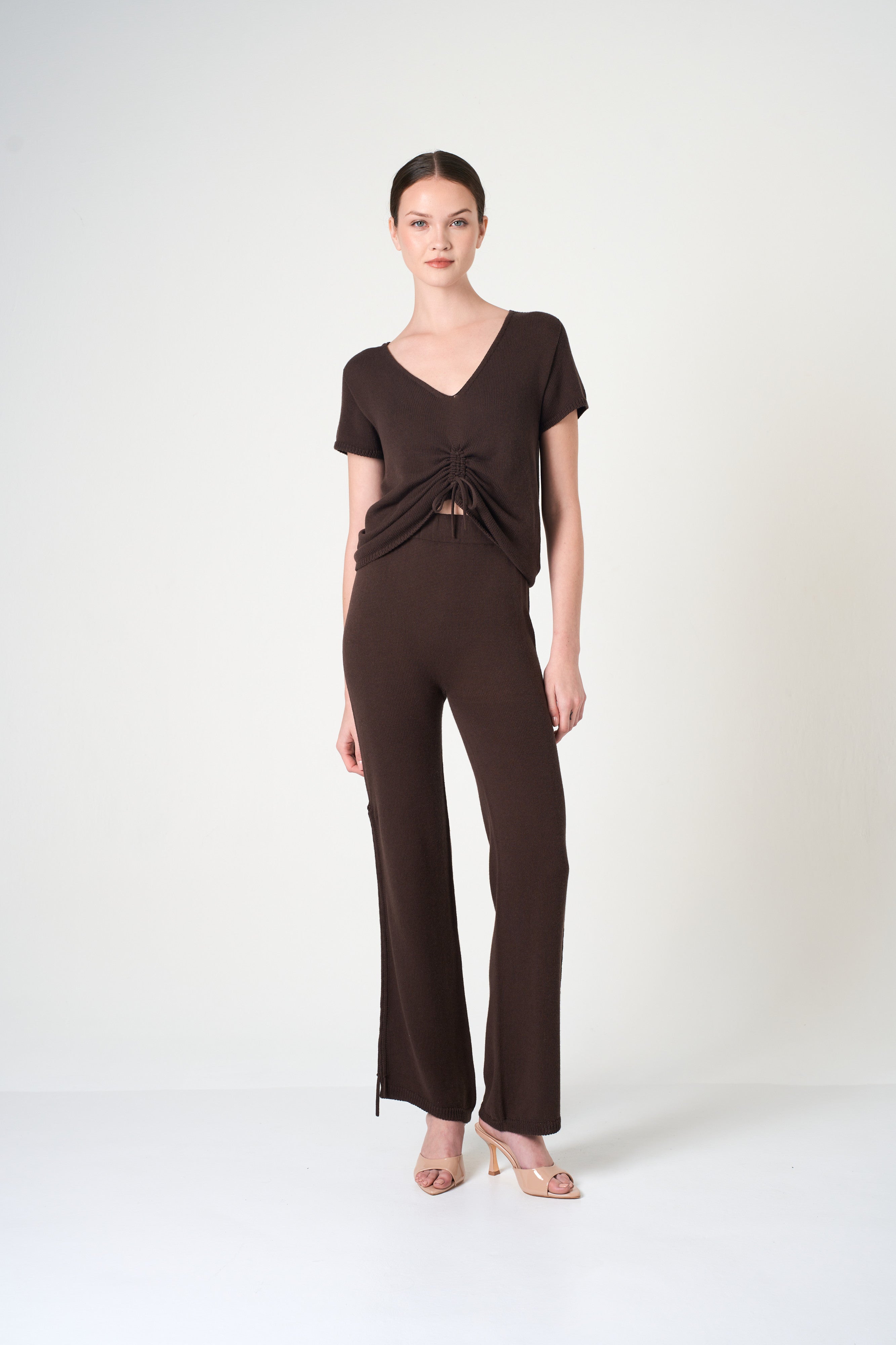 Intermix - Short Sleeve Top in Brown - 