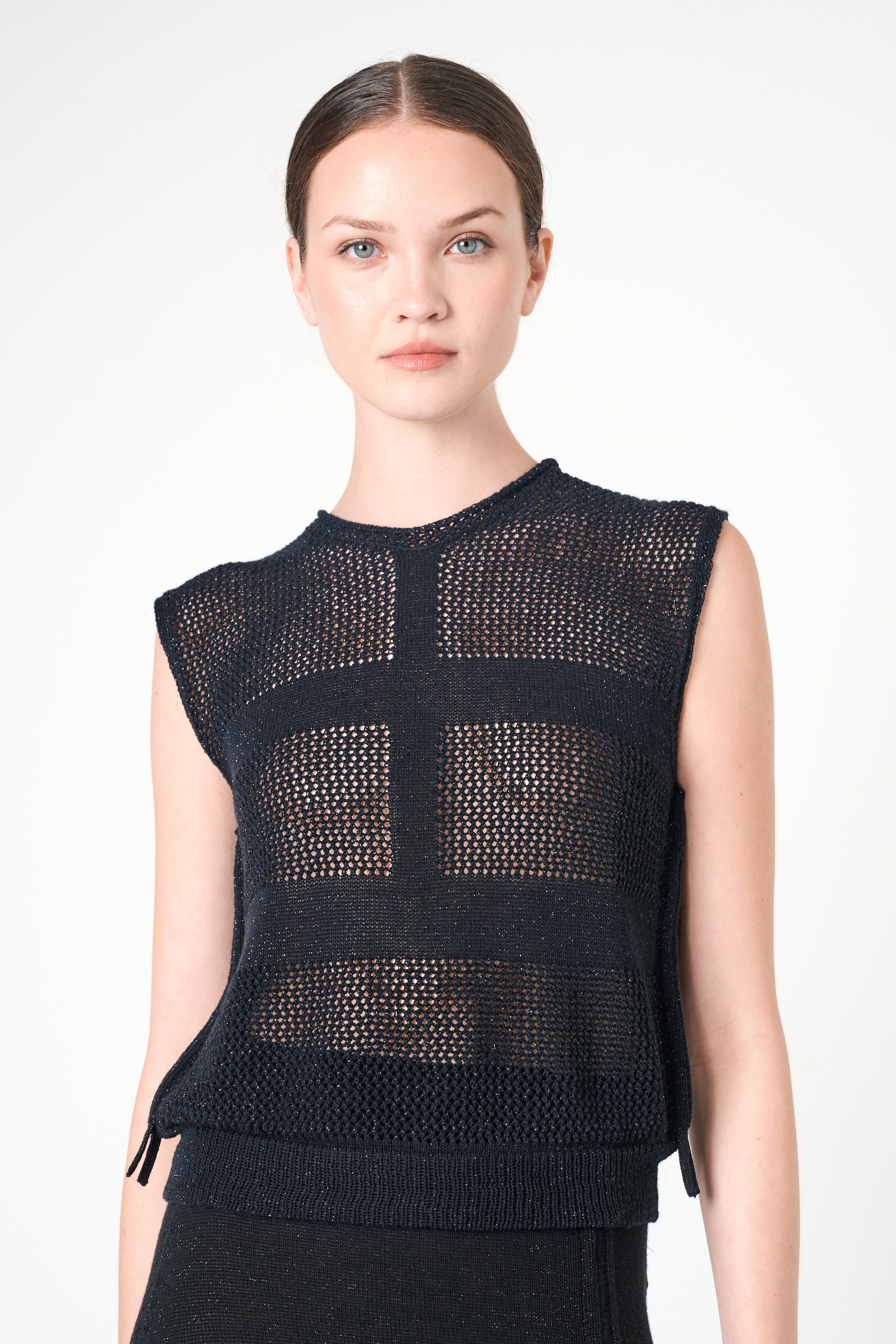 Intermix - Luxe Sleeveless Top in Black - 