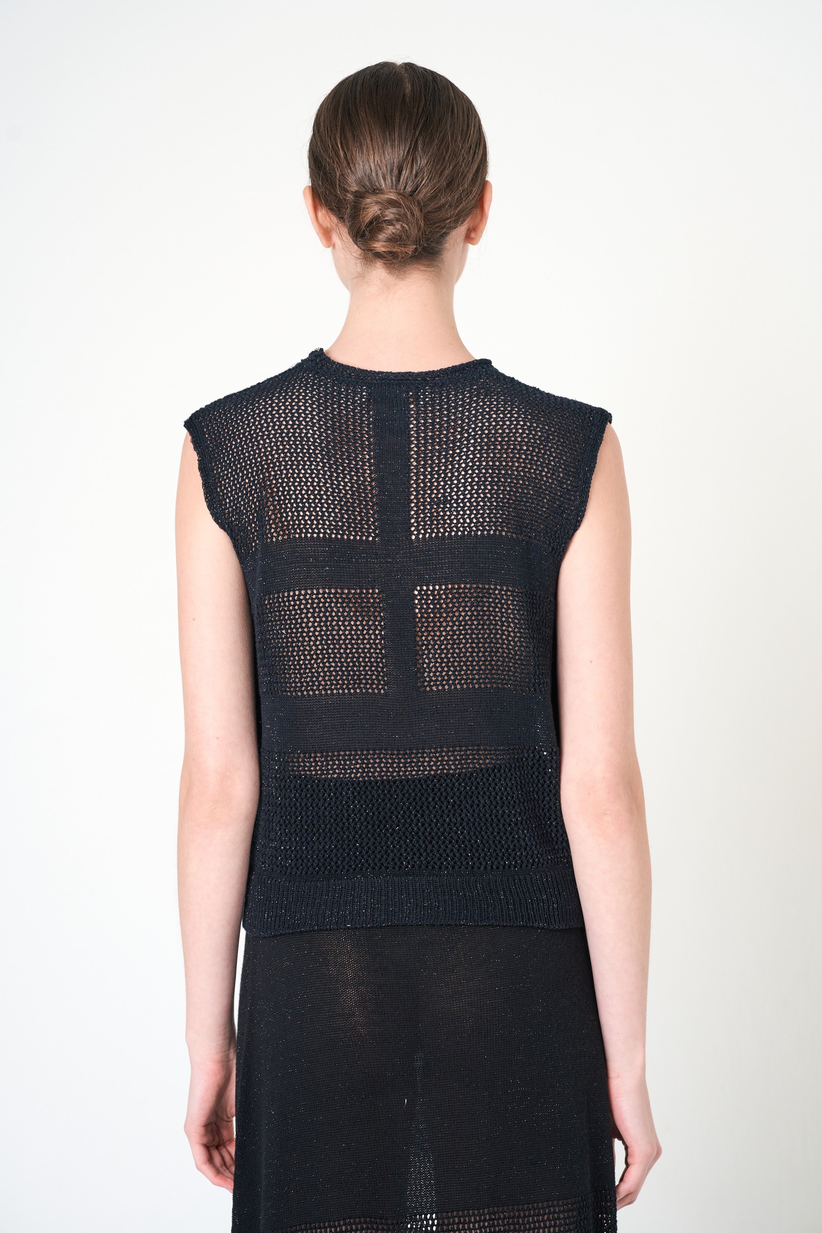 Intermix - Luxe Sleeveless Top in Black - 