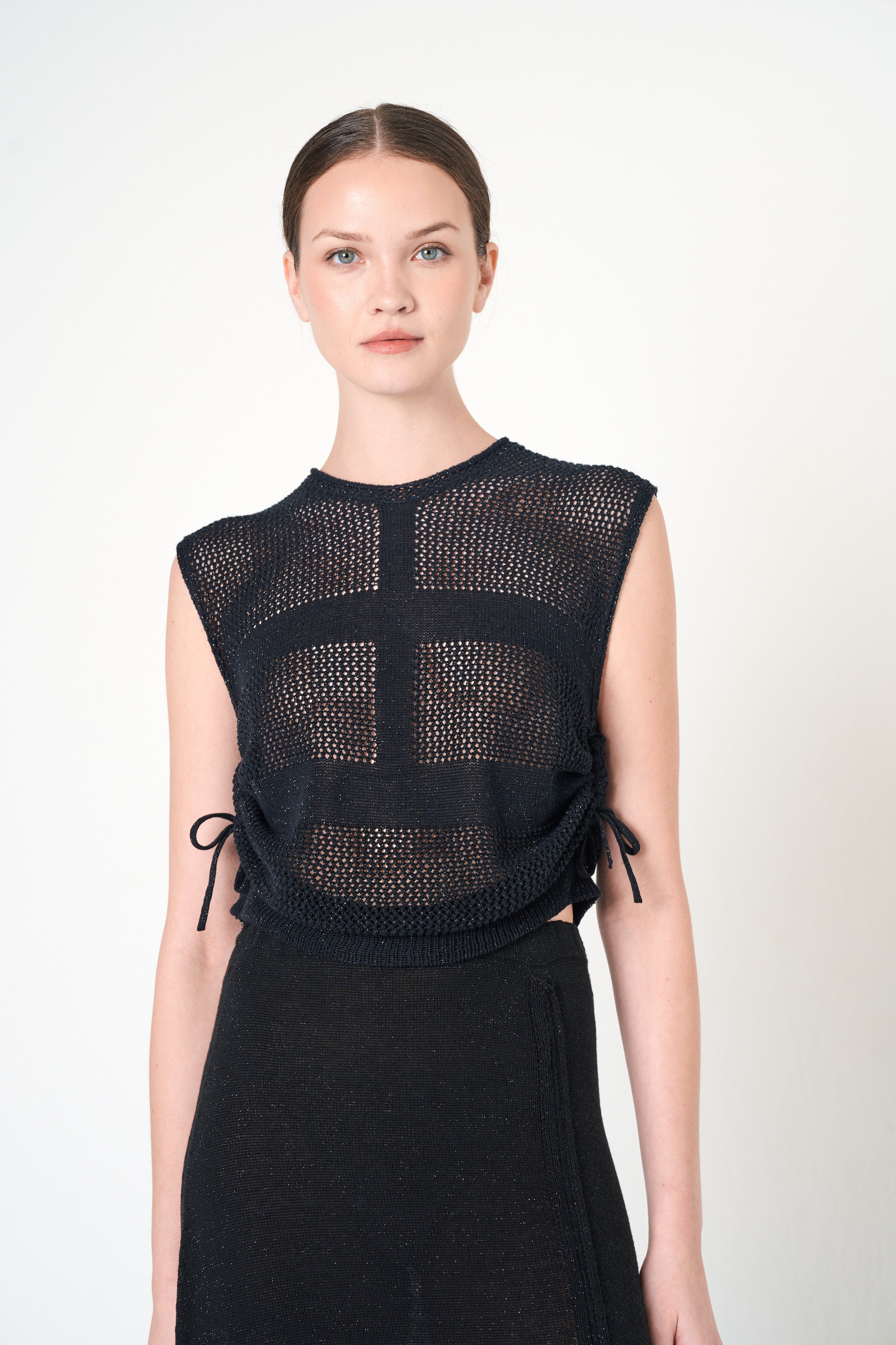 Intermix - Luxe Sleeveless Top in Black - 