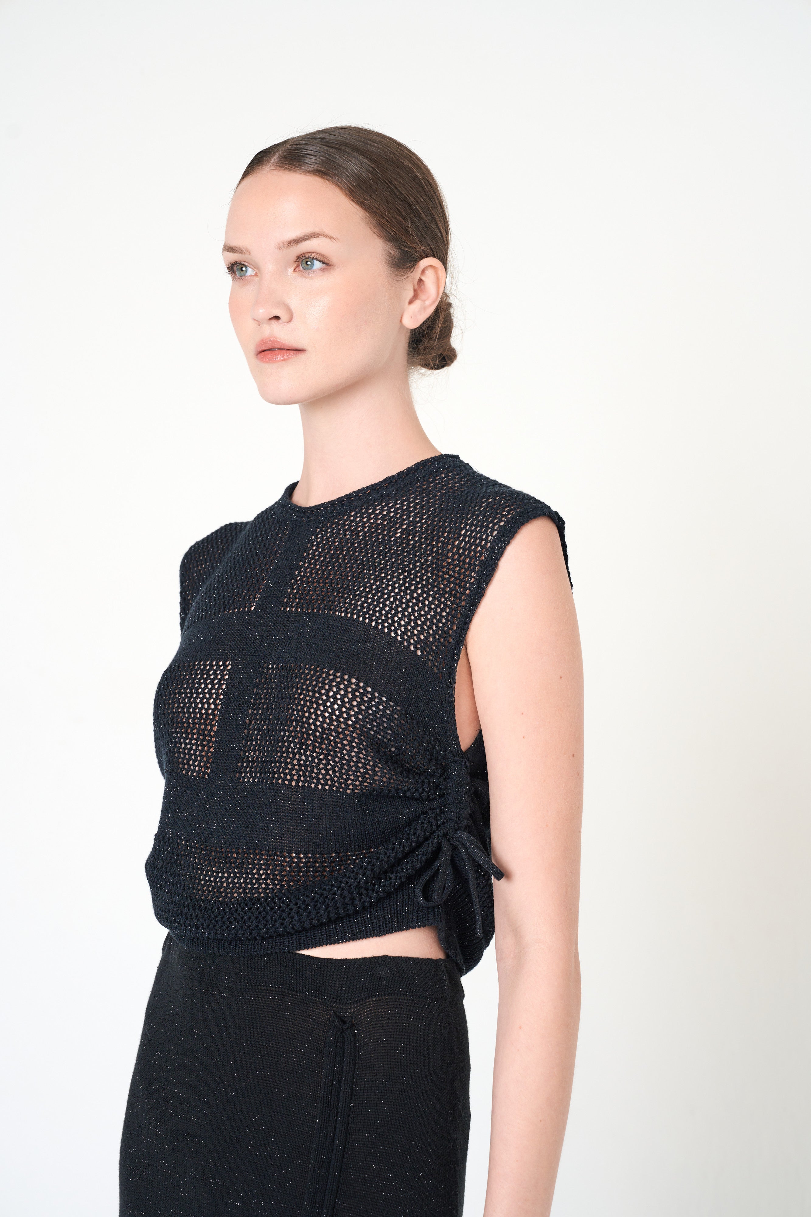 Intermix - Luxe Sleeveless Top in Black - 