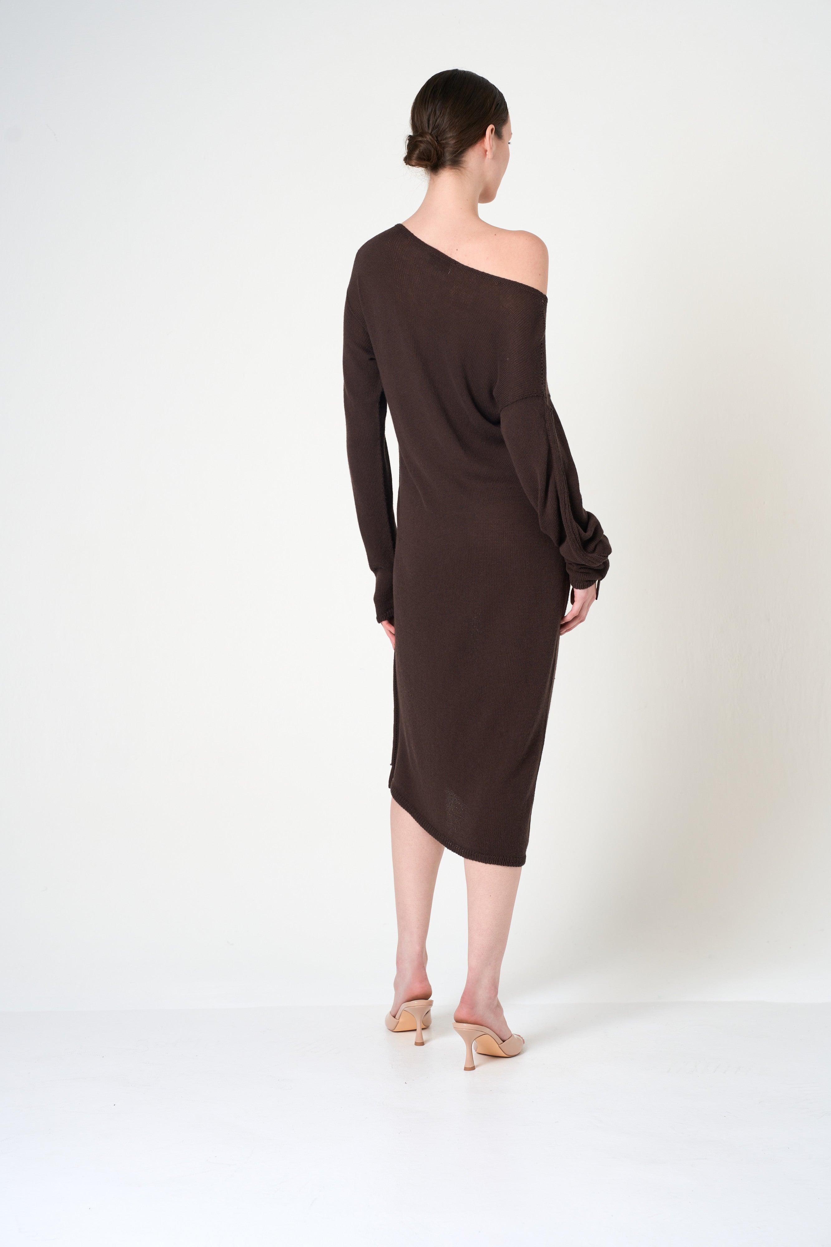 Intermix - Long Sleeve Dress in Brown - 