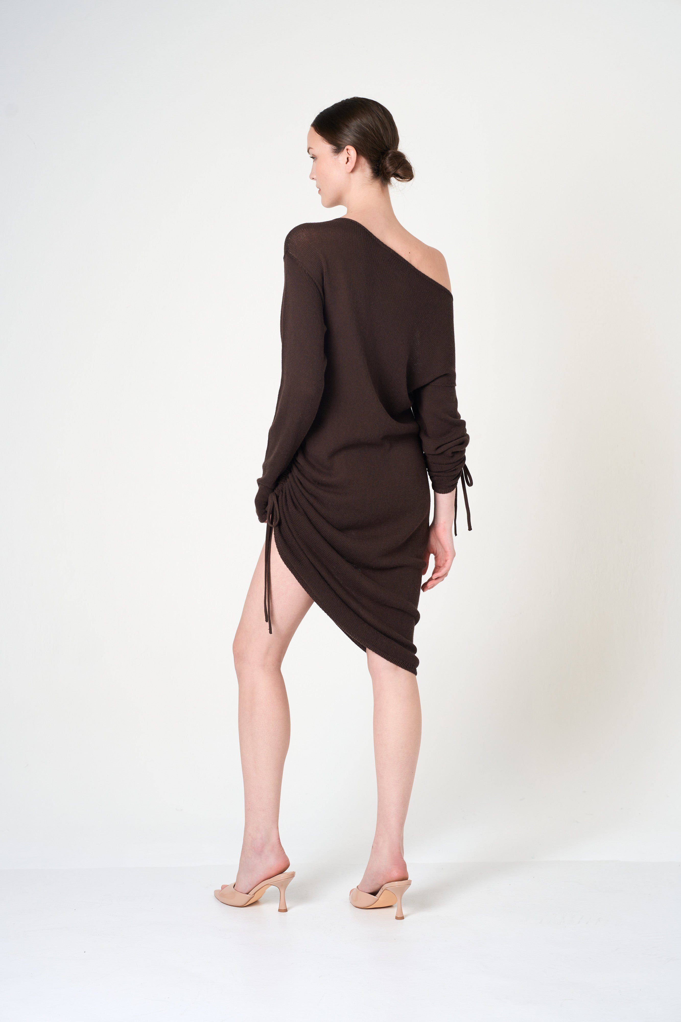 Intermix - Long Sleeve Dress in Brown - 