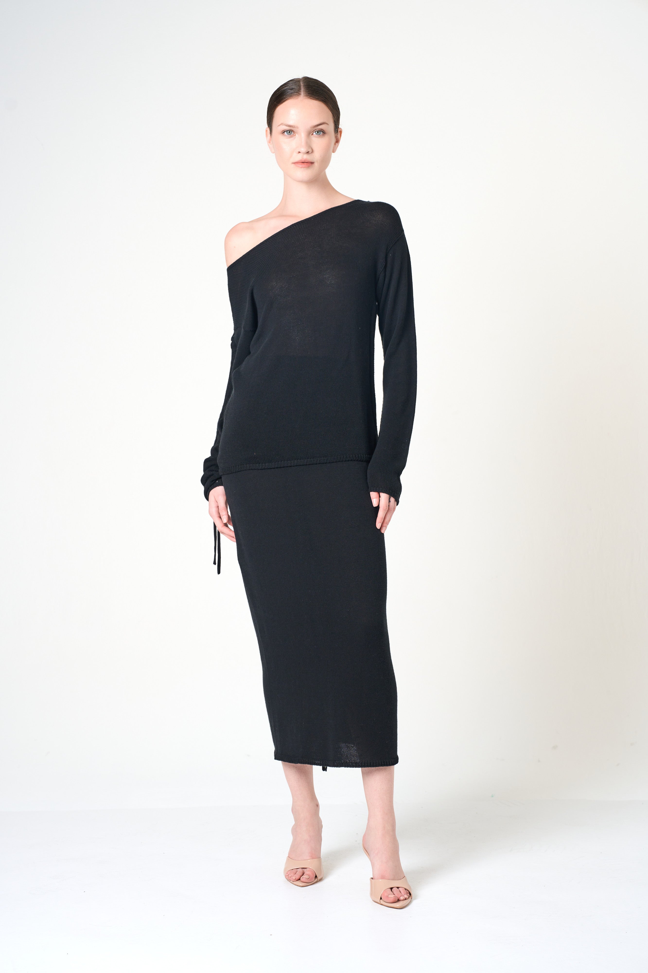 Intermix - Midi Pencil Skirt in Black - 