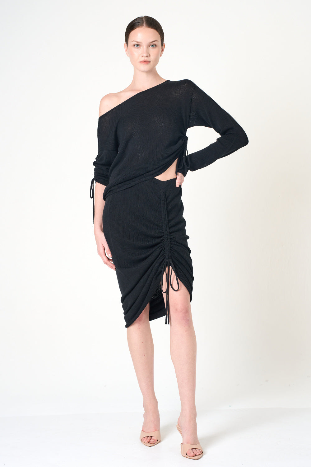 Intermix - Midi Pencil Skirt in Black - 