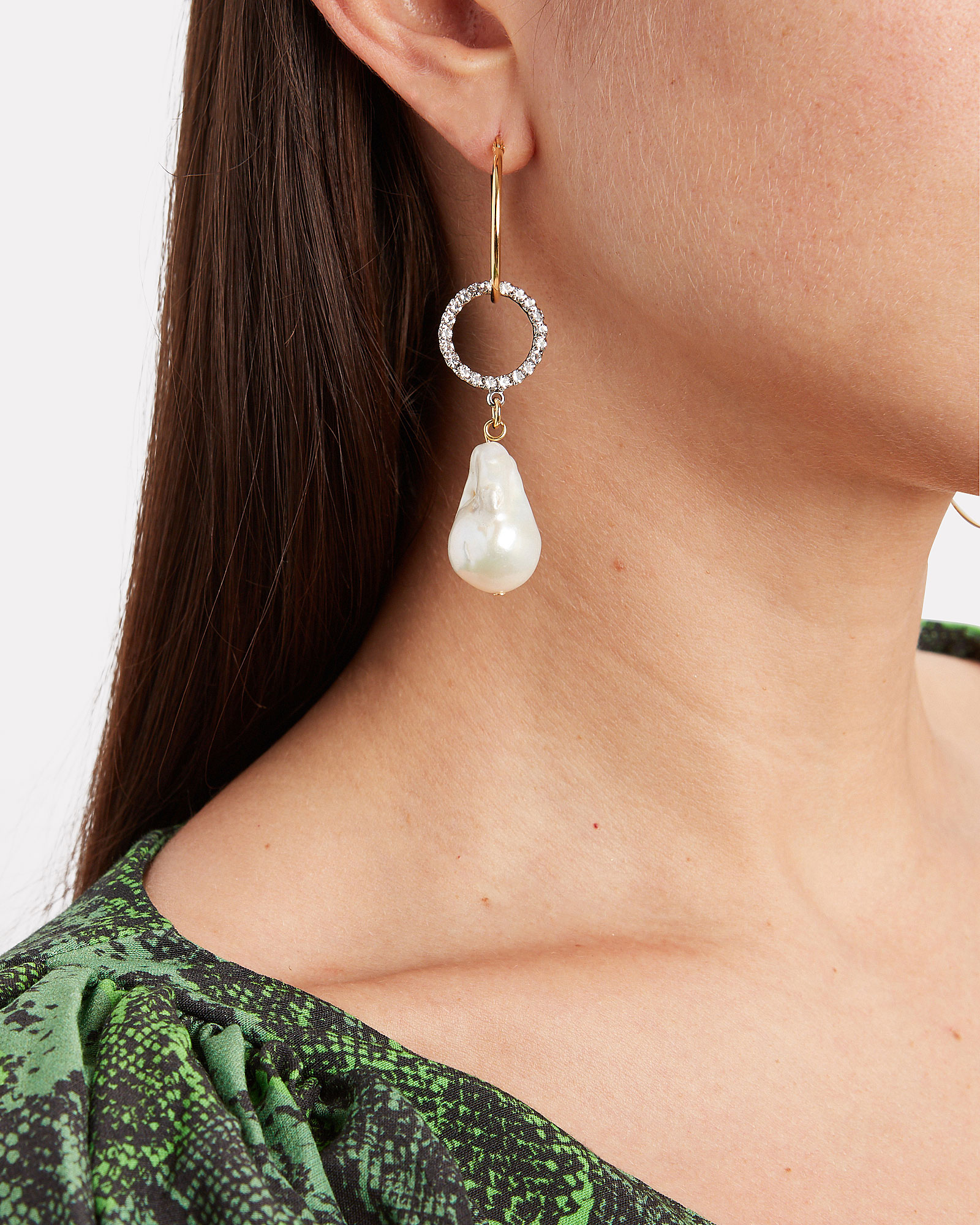MOUNSER | Cardiff Pearl Mismatched Earrings| INTERMIX®